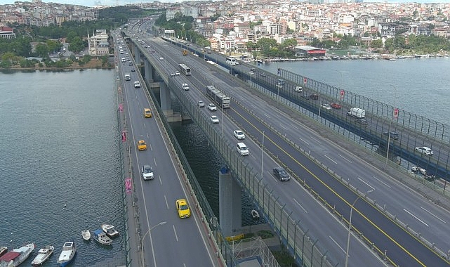 İstanbul Büyükşehir Belediyesi Haliç Köprüsü metrobüs yolundaki asfalt yenileme çalışmasını bitirdi