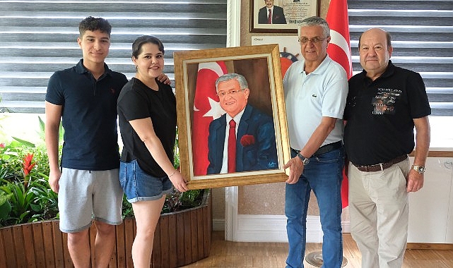 Lider Topaloğlu’na yağlı boya tablo armağan edildi